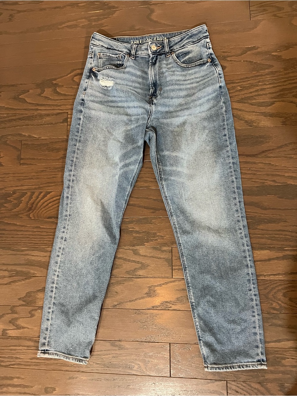 American Eagle High-Rise Mom Jeans- Size 6 Regular